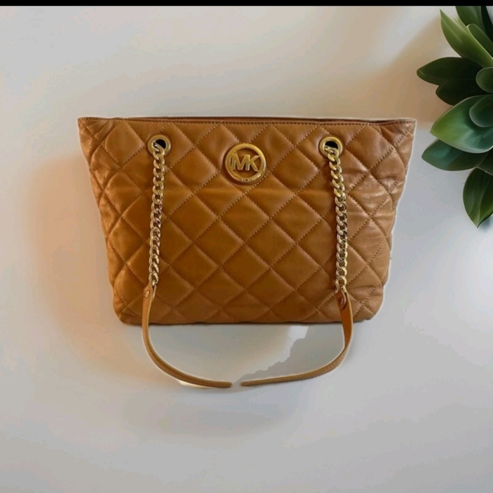 Michael Kors Chic Acorn Quilted Large Tote- Euc
